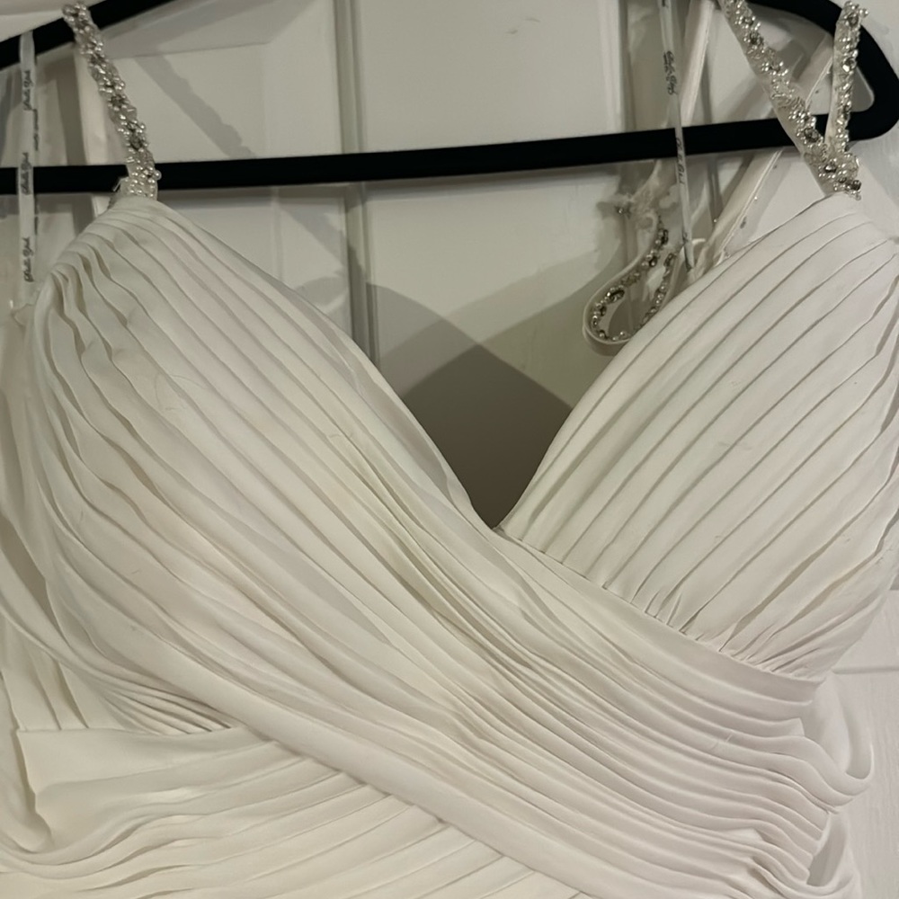 white formal dress/wedding dress